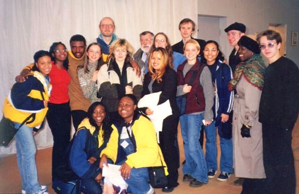 Американские школьники в гостях у новгородских ребят-партнеров по программе GLOBE. Великий Новгород, 1998 г.