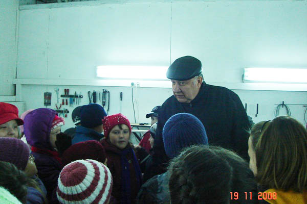 Участники программ "Достижения молодых"  (МОУ СОШ №23) на экскурсии в ОАО "ПАТП-Таксопарк", Великий Новгород