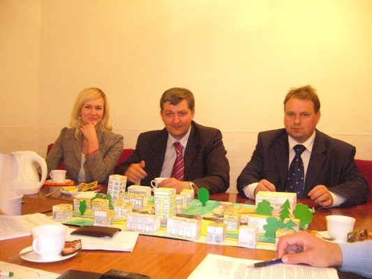 Члены Совета  международной экономической образовательной программы «Достижения молодых» в Новгородском регионе