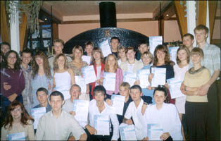 Вручение сертификатов участникам Летней Школы Менеджеров - 2004